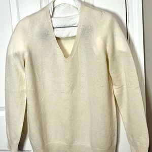 C by Bloomingdale’s Kashmir V-neck sweater